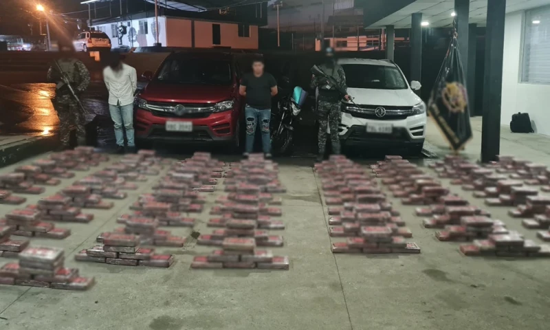 La droga estaba oculta en el chasís de dos automotores / Foto: cortesía Policía Nacional 