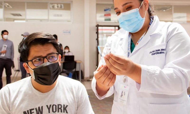 Autoridades aceleran vacunación en Machala tras muertes por variante delta / Foto: cortesía Ministerio de Salud