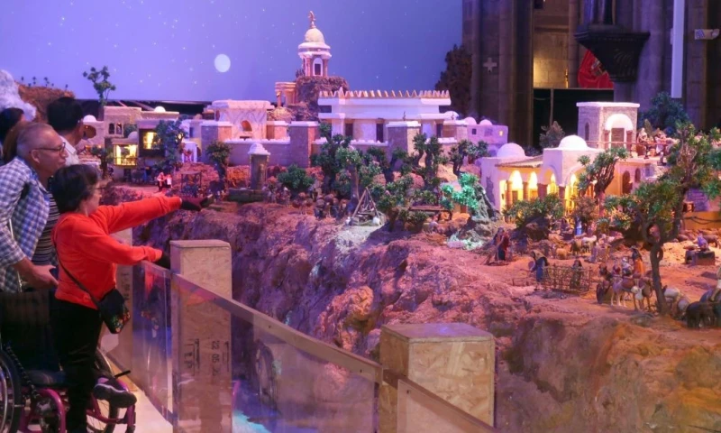 Setenta días tardó la instalación del pesebre en la nave central de la Basílica / Foto: EFE