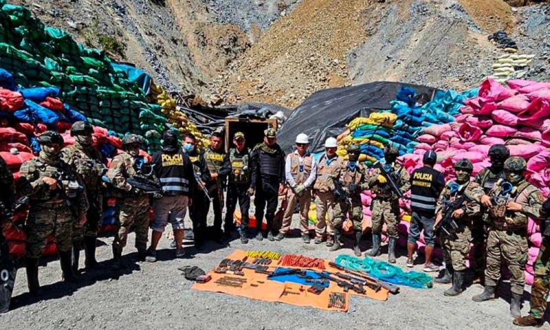 Además, se confiscaron ocho cacerinas, 48 municiones de escopeta 12 milímetros y 300 municiones de diferente calibre / Foto: cortesía