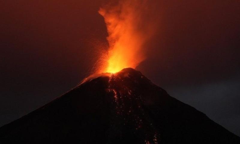 El Reventador permanece en alerta naranja / Foto: cortesía IG