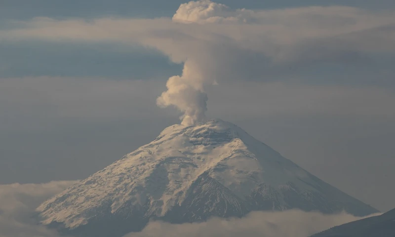 El IG apuntó que se mantiene el monitoreo para revisar la evolución del estado del volcán / Foto: EFE