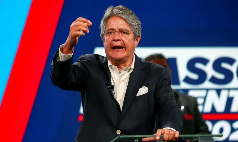 Guillermo Lasso aboga por bajar impuestos al presentar campaña / Foto: EFE