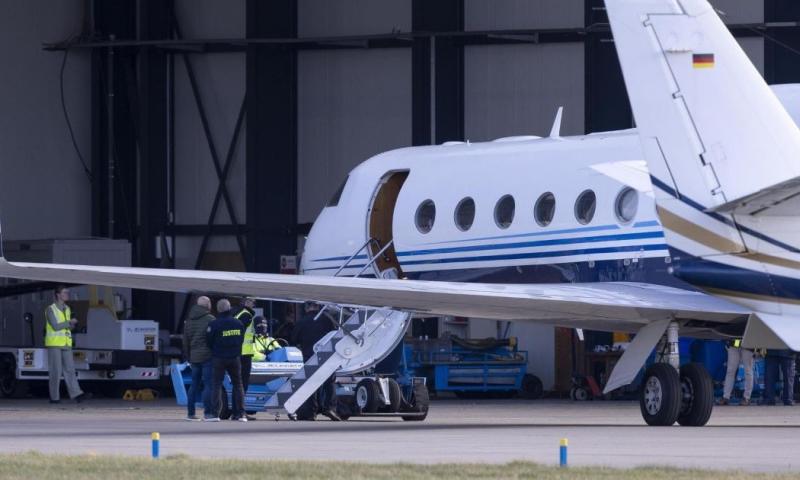 El avión que trasladó al exdirigente desde Filipinas hasta Países Bajos aterrizó en el aeródromo neerlandés / Foto: EFE