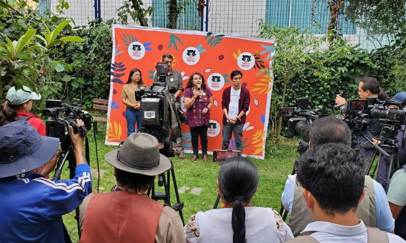 El colectivo "Quito Sin Minería", anticipó que van a comenzar a recorrer los barrios populares de la capital ecuatoriana para animar a la gente a votar por el "Sí" / Foto: cortesía Quito sin Minería