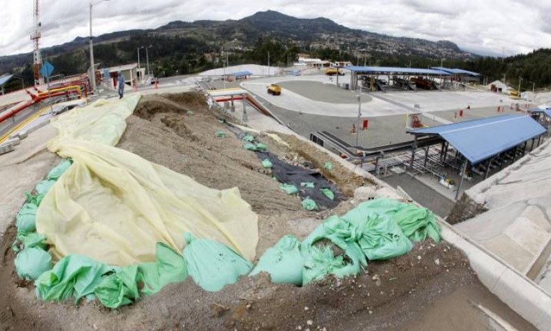 Deslaves. Los trabajos de contención realizados en la terminal no fueron efectivos. Foto: Expreso
