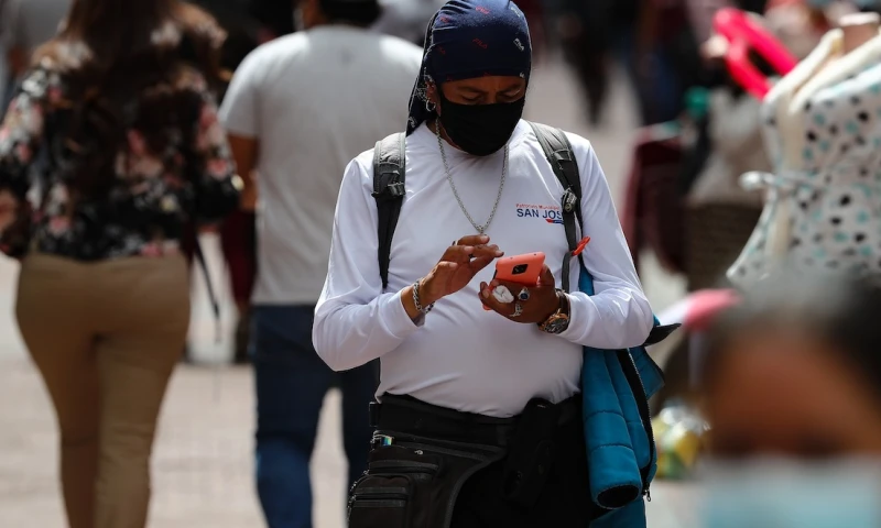 El "roaming" desaparecerá desde el 1 de enero dentro de la Comunidad Andina / Foto: EFE 