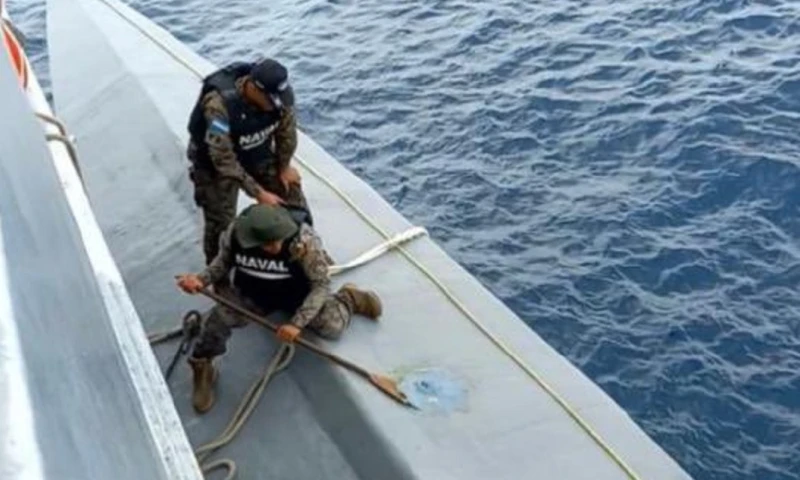 La Policía de Ecuador, indicó que han solicitado a las autoridades de El Salvador los datos de los tres ecuatorianos detenidos para realizar las investigaciones del caso / Foto: cortesía cuenta Twitter Nayib Bukele