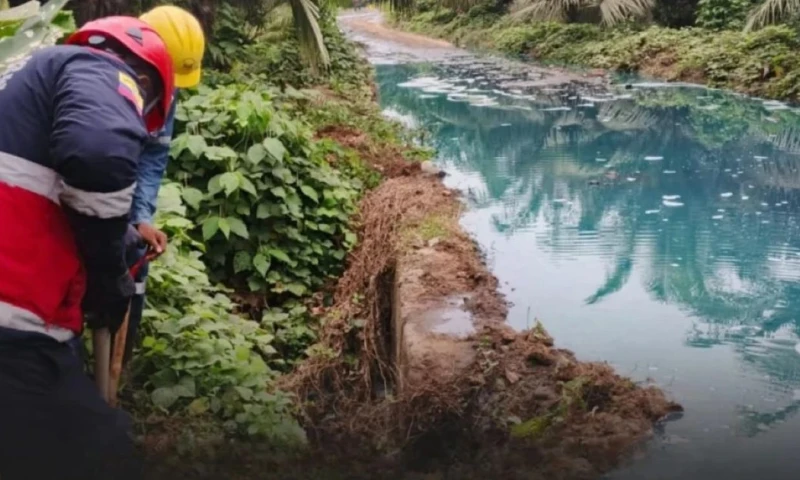 La perforación tenía por objetivo el robo y contrabando de diésel / Foto: cortesía Cuerpo de Bomberos de Quinindé