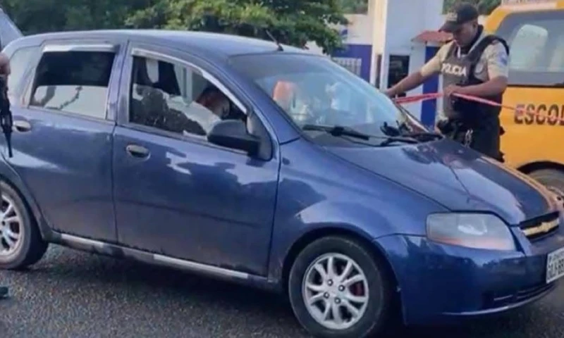 Los cuerpos sin vida de los agentes quedaron en el interior del vehículo / Foto: cortesía 