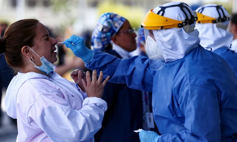 Ecuador alcanza los 203.461 casos y 13.915 muertes acumuladas por covid-19 / Foto: EFE