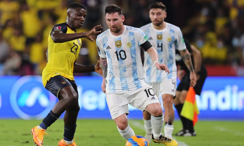 La "albiceleste", vigente campeona, será una de las primeras en ponerse en marcha con el partido que le enfrentará en casa contra Ecuador / Foto: EFE