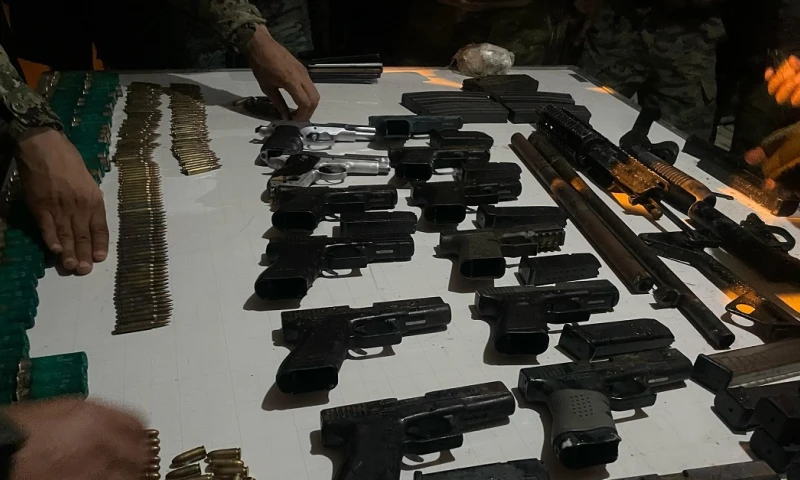 También se han decomisado 84.164 balas, 996 alimentadoras (cargadores de balas) y 1.975 armas blancas / Foto: cortesía FF.AA.