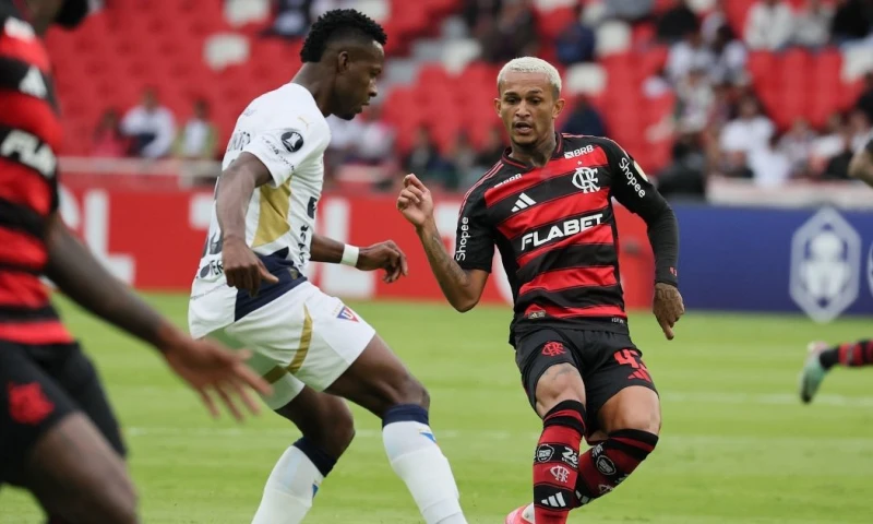 Liga y Flamengo igualaron 0-0 en el estadio Rodrigo Paz / Foto: cortesía Liga
