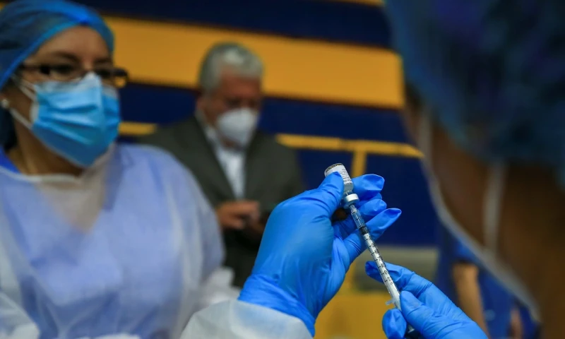 Ecuador inicia vacunación de niños desde 12 años con enfermedades agravantes / Foto: EFE