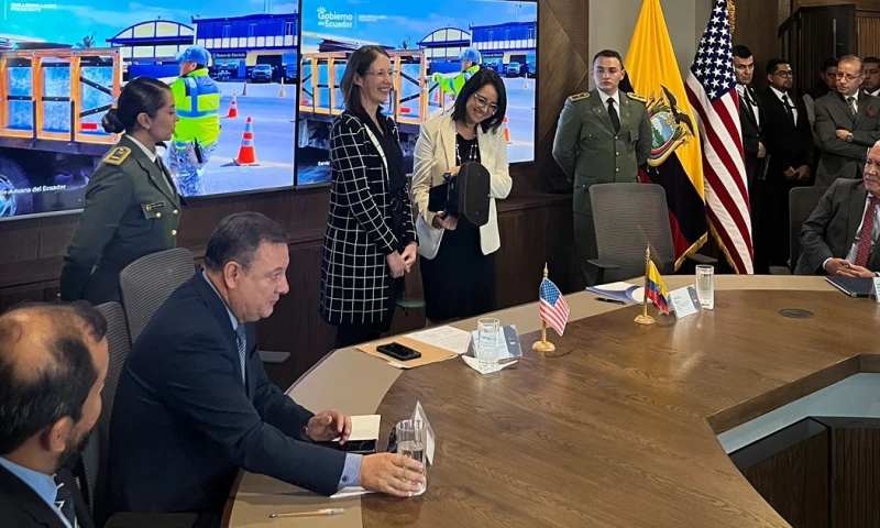 Juan Zapata señaló que Ecuador es considerado un centro de conexión del tráfico internacional de drogas debido a su geoposicionamiento y conexión internacional  / Foto: Senae cortesía 