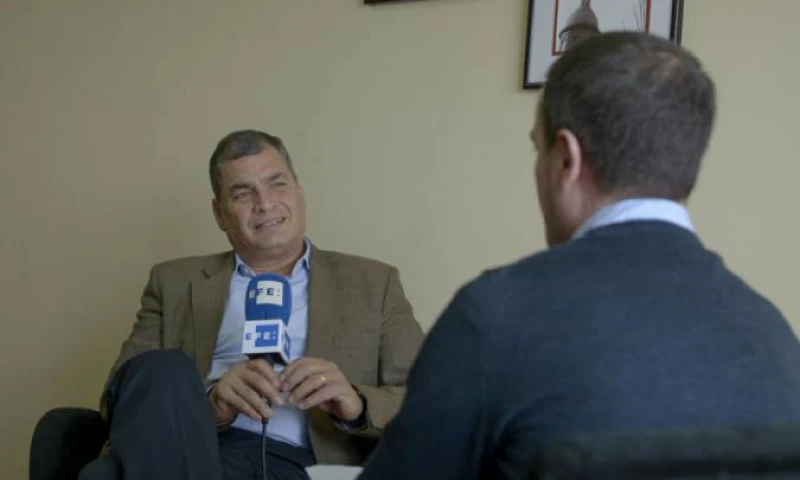 La audiencia se aplazó, pues ambas partes avisaron que estarían fuera. Rafael Correa asistió a un evento en Uruguay. Foto: El Universo