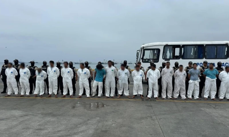 Además de los bloques de droga, a los detenidos se les incautó dispositivos tecnológicos como GPS y teléfonos satelitales / Foto: cortesía Policía Nacional