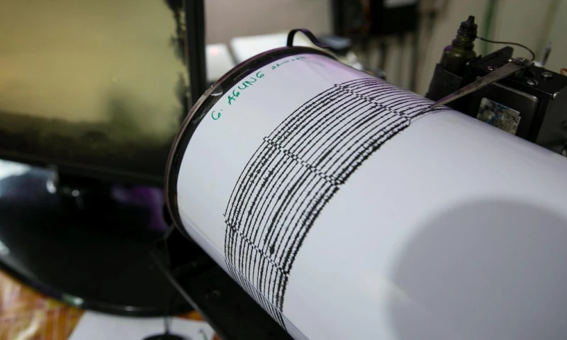 El sismo ocurrió a las 10:50 hora local a 2,30 grados de latitud sur y a 78,40 grados de longitud oeste, a una profundidad de 123 kilómetros / Foto: EFE