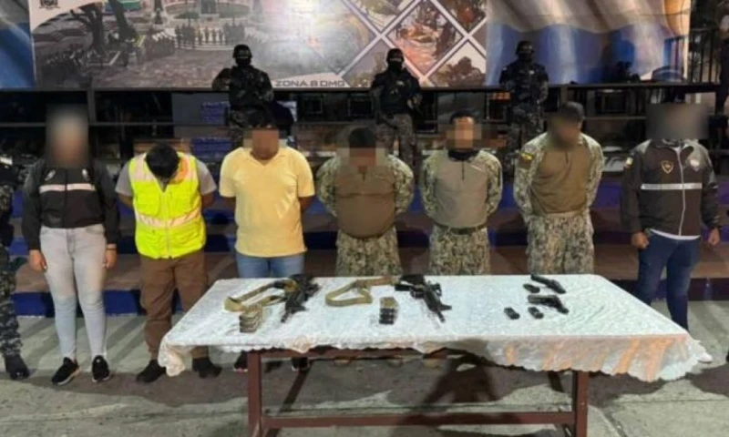 Dentro del contenedor encontraron ocultos doce sacos de yute que tenían 432 bloques con droga / Foto: cortesía