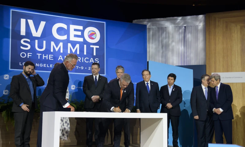 9 países firman pacto para combatir el progresivo deterioro de los océanos / Foto: EFE