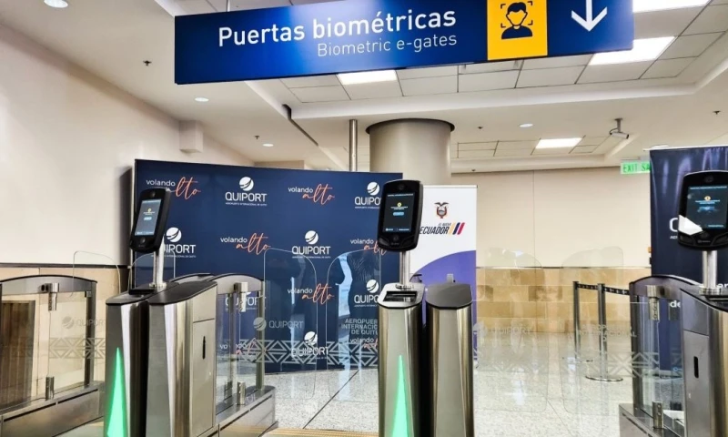 Gracias a las puertas biométricas, el tiempo de procesamiento se ha reducido a menos de un minuto / Foto: cortesía Quiport
