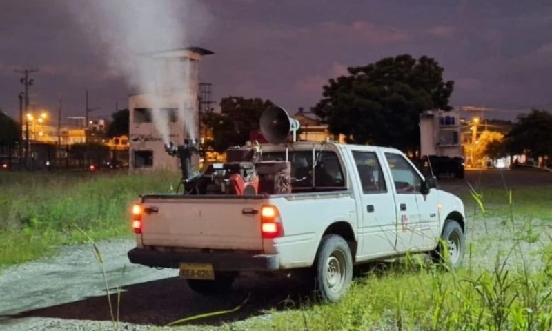 El Ministerio de Salud está fumigando diversas ciudades con la máquina ULV. / Foto: cortesía Ministerio de Salud