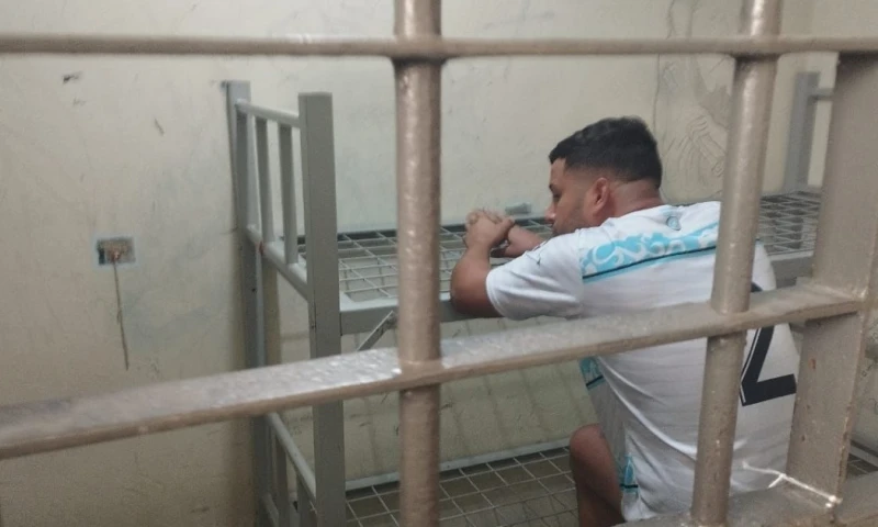 Tanto Freddy Anchundia, cabecilla de la banda "R7", como otro preso identificado como "Bermúdez", cabecilla de "Los Lobos", fueron llevados a La Roca / Foto: EFE