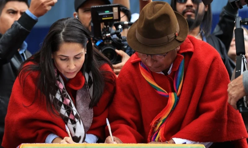 La suscripción del acuerdo se realizó en una ceremonia en la población andina de Tixán / Foto: EFE