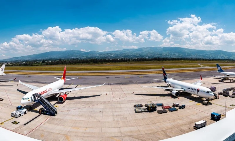 La temporada alta de exportación de flores se extenderá hasta el 8 de febrero / Foto: cortesía Quiport