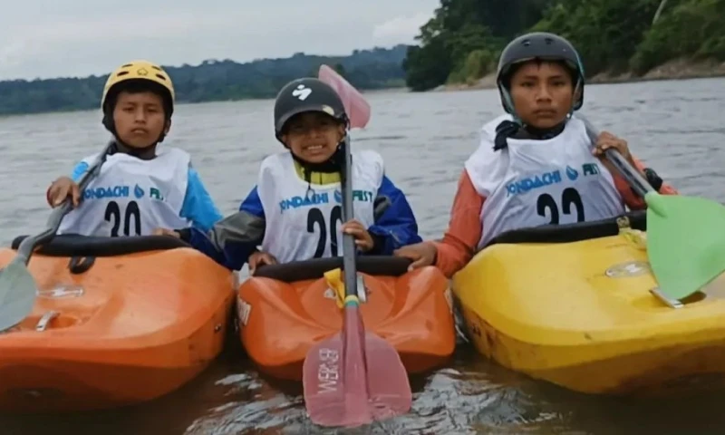 Los participantes, de entre 10 y 17 años, realizan entrenamientos regulares en el río / Foto: cortesía Bioguia