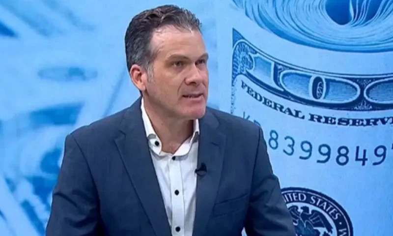 Alberto Acosta-Burneo analizó la falta de inversión extranjera en Ecuador / Foto: cortesía