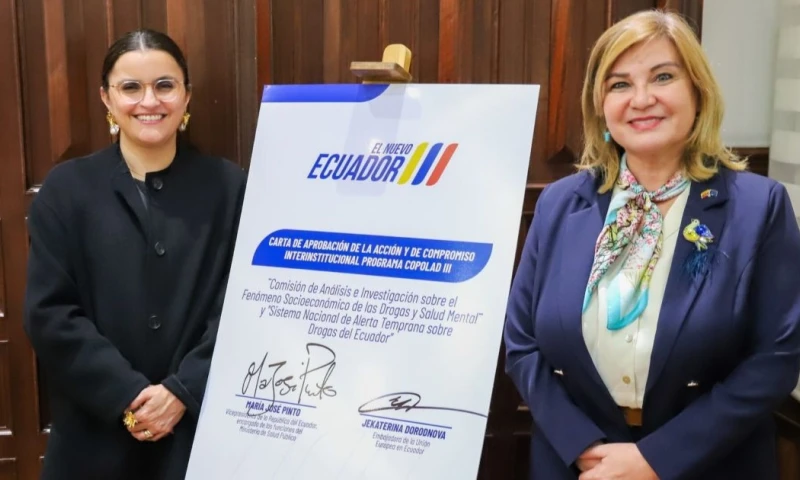 La firma contó con la participación de la vicepresidenta María José Pinto y la embajadora europea Jekaterina Dorodnova  / Foto: cortesía Ministerio de Salud Pública