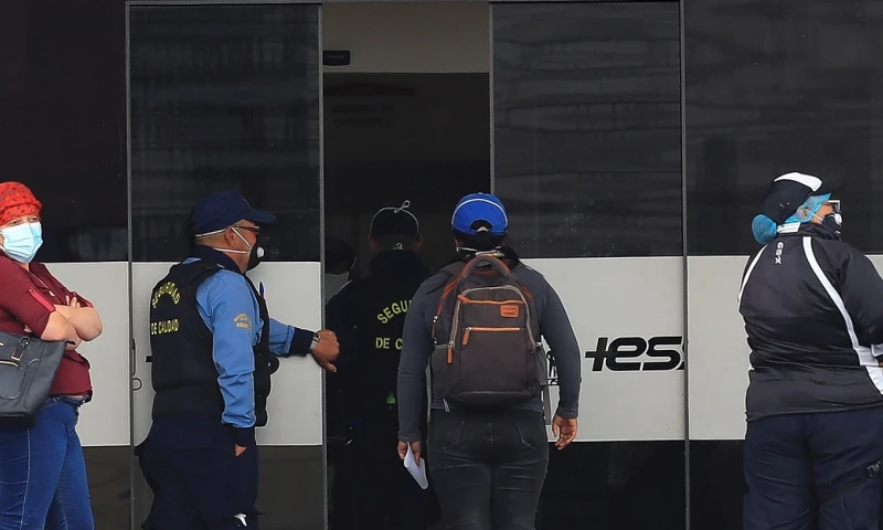 Ecuador registra 141.034 positivos y 11.647 fallecidos por COVID-19 / Foto: EFE