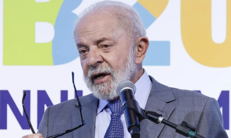 Lula dijo que está "a favor" de eliminar los combustibles fósiles, pero rechazó "renunciar" al petróleo "para que otros lo exploten" / Foto: EFE