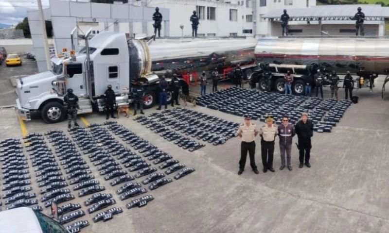 La detención y la incautación de la droga se realizó en el control sur de Tulcán / Foto: cortesía Policía 