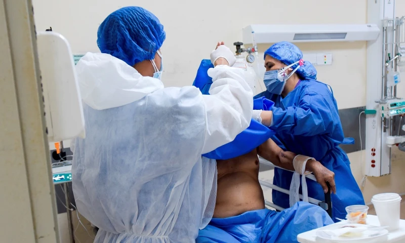 Ecuador registra más de 2.700 casos de covid en un día y acumula 305.598 / Foto: EFE