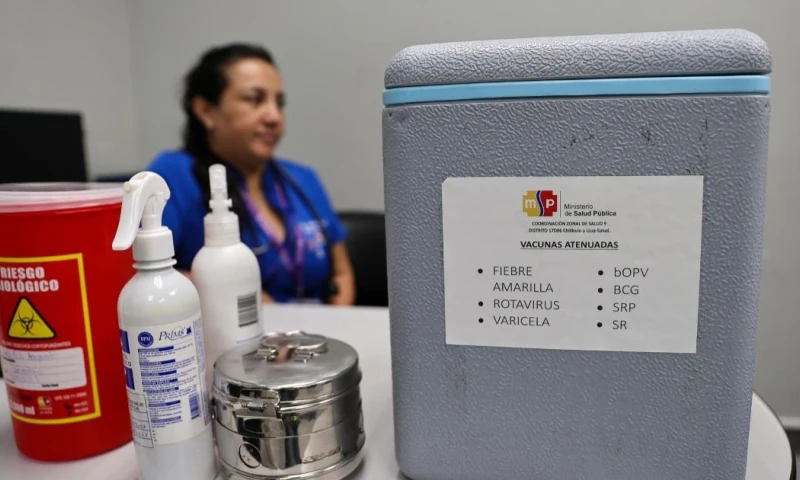 La tosferina es una enfermedad bacteriana aguda que afecta a las vías respiratorias y es más grave en los lactantes y en los niños / Foto: EFE