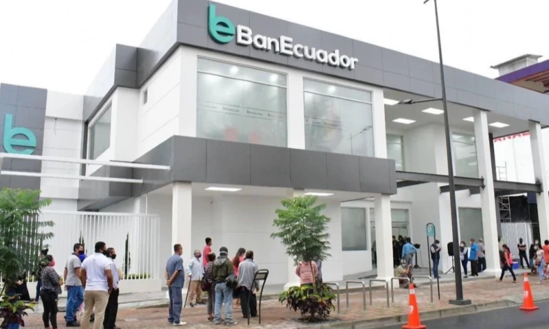 Para acceder al crédito, los interesados deben presentar copia de su cédula de identidad, papeleta de votación, y el RUC o el RIMPE / Foto: cortesía BanEcuador