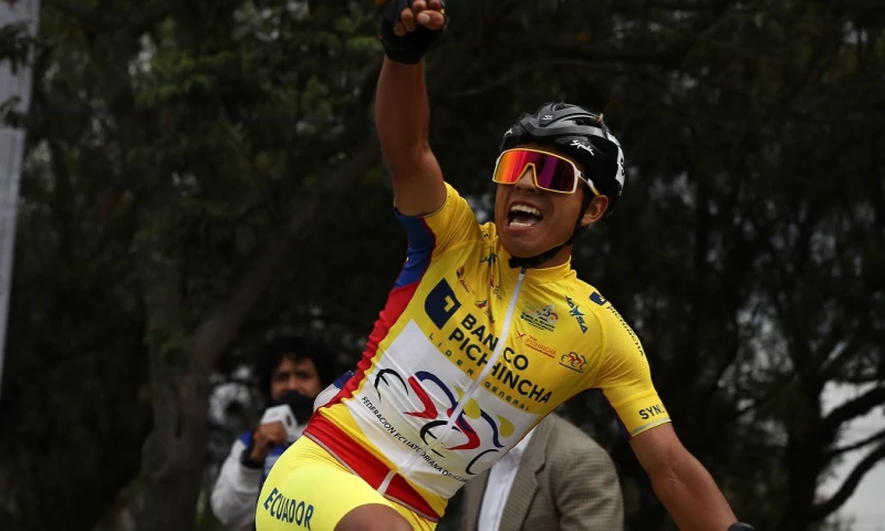 Santiago Montenegro, de Sucumbíos, gana la Vuelta a Ecuador