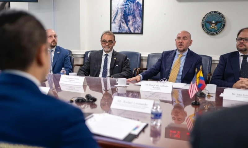 El viaje de Reimberg y Loffredo se dio días después del encuentro entre Noboa y Trump en Florida / Foto: cortesía Ministerio del Interior