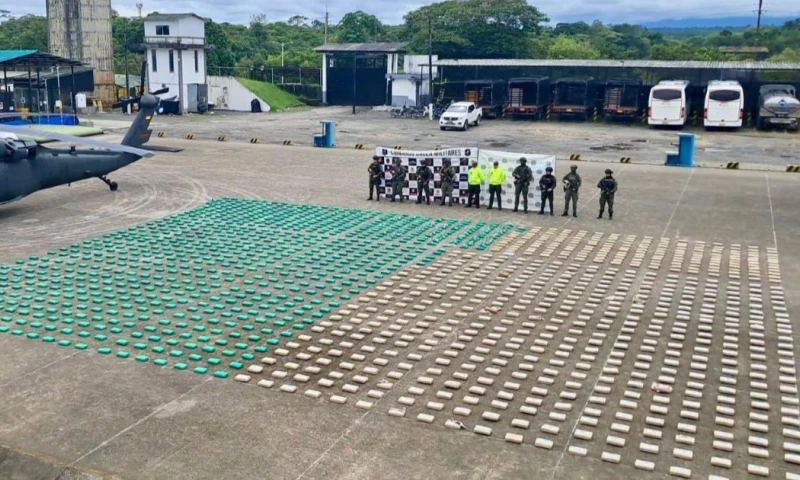 El estupefaciente era transportado en dos embarcaciones que se movilizaban por las veredas Monserrate y Tres Bocanas / Foto: cortesía Ejército de Colombia