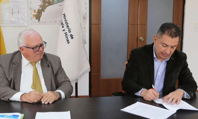 El viceministro de Hidrocarburos, Guilhermo Ferreira, participó en la firma / Foto: cortesía Ministerio de Energía y Minas