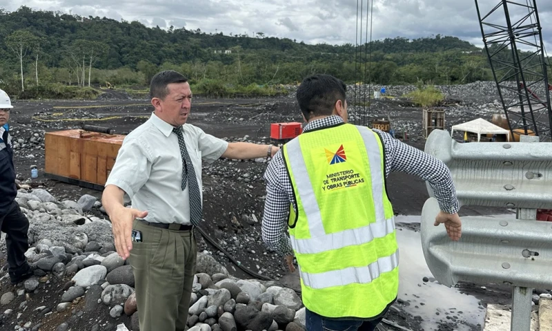 Los trabajos en el puente sobre el río Upano serán entregados en abril 2024/ Foto: cortesía Gobernación Morona Santiago