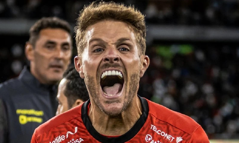 El partido se suspendió varios minutos por incidentes protagonizados por fanáticos locales / Foto: cortesía Barcelona SC