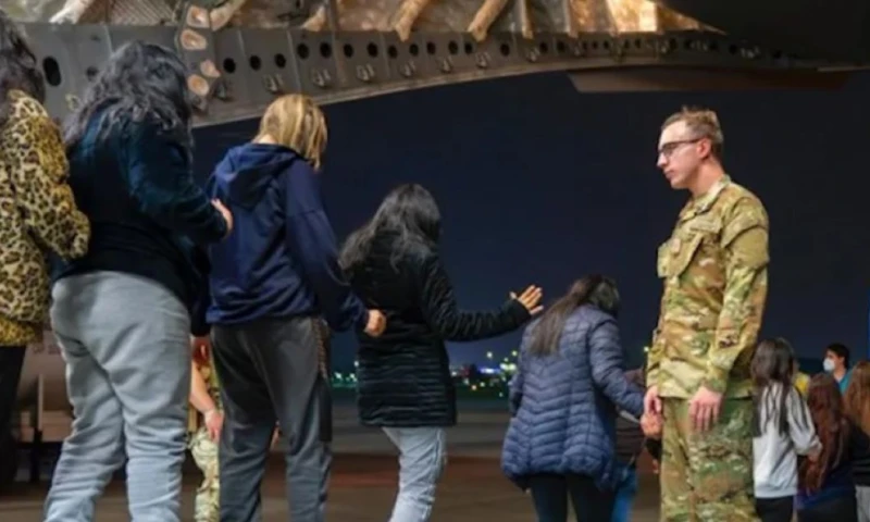 Los vuelos con migrantes deportados desde Estados Unidos continúan llegando a Guayaquil / Foto: cortesía CNN