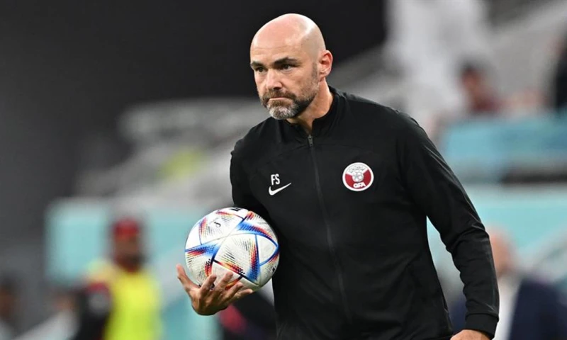 El técnico español Félix Sánchez Bas llegó este sábado a la capital ecuatoriana / Foto: EFE