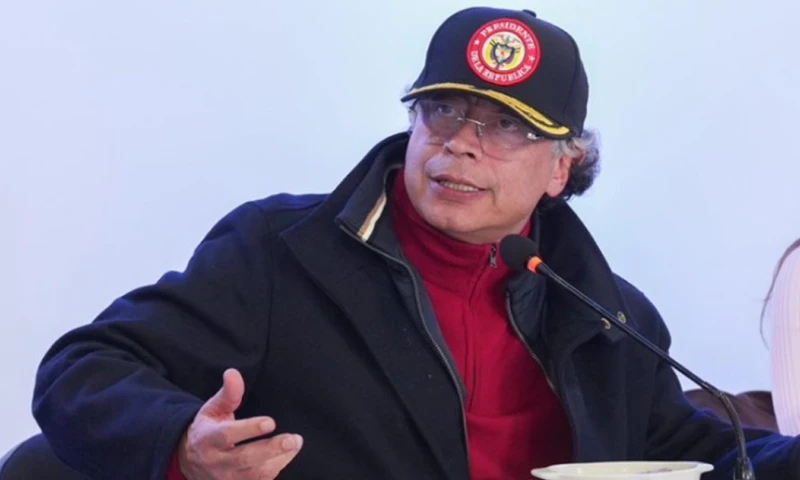 Las declaraciones de Gustavo Petro sobre el fin del petróleo y el gas han generado un fuerte debate en Colombia, con expertos que advierten que los hidrocarburos seguirán siendo clave en el mundo.