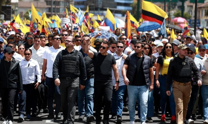 Noboa se unió a la multitud desde el Palacio de Carondelet / Foto: cortesía Daniel Noboa