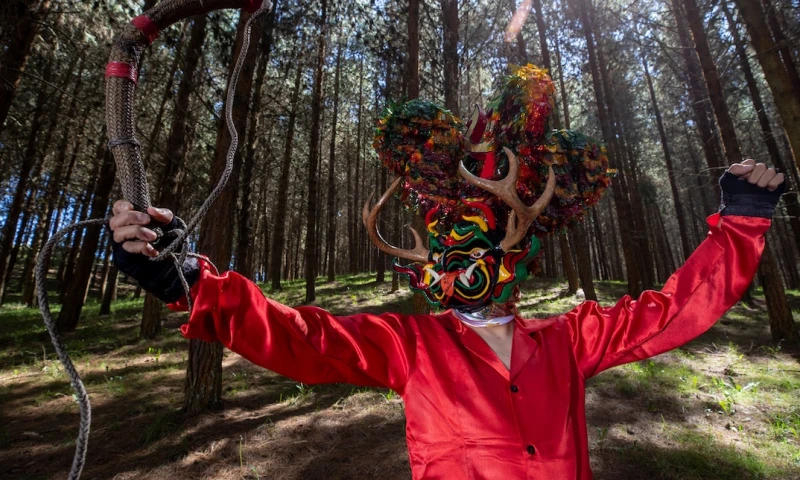 Los diablos de Píllaro resignan fiesta de Año Nuevo para evitar covid-19 / Foto: EFE